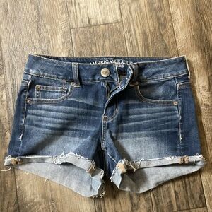 American Eagle women’s shorts. Size 4. (They are stretchy, but small for me)